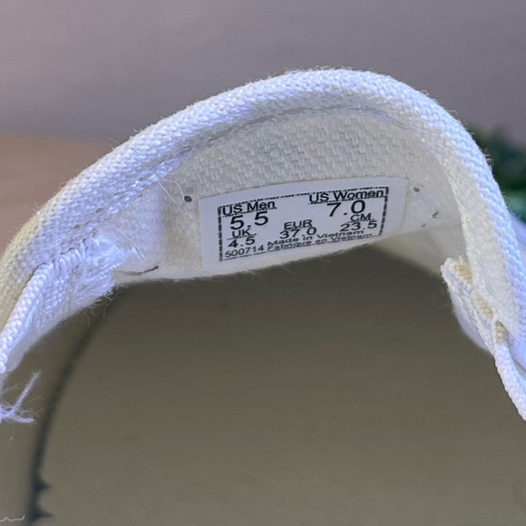 🔥 NEW VANS CLASSIC SLIP-ON RAINBOW SKATEBOARDING SHOES WOMENS SIZE 7 MENS 5.5 - Picture 9 of 9